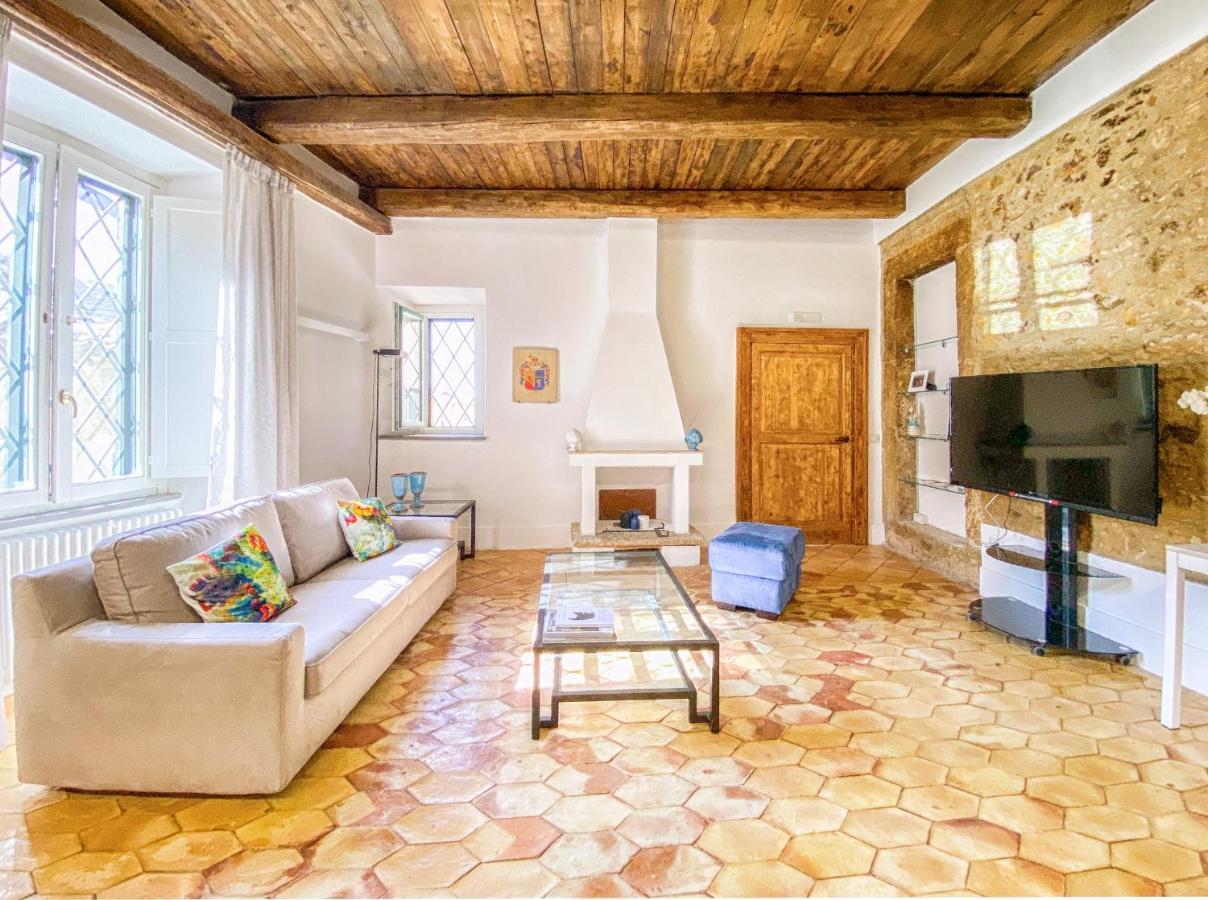 Residenza Ucci Ali Villa โครโตเน ภายนอก รูปภาพ
